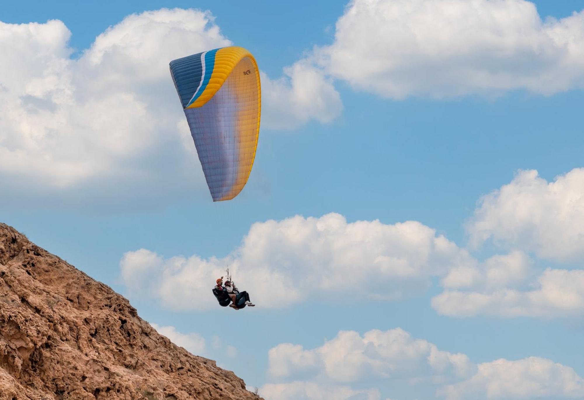 Al Badayer Retreat By Sharjah Collection Ξενοδοχείο Margham Εξωτερικό φωτογραφία Tandem paragliding