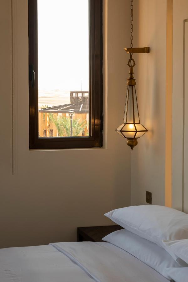 Al Badayer Retreat By Sharjah Collection Ξενοδοχείο Margham Εξωτερικό φωτογραφία A hanging lamp