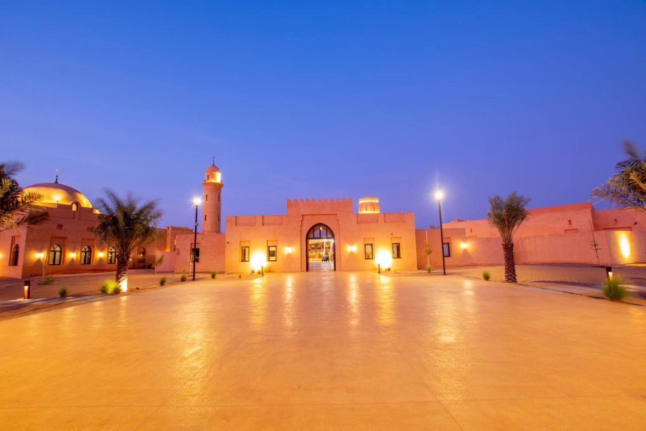 Al Badayer Retreat By Sharjah Collection Ξενοδοχείο Margham Εξωτερικό φωτογραφία The main entrance of the hotel